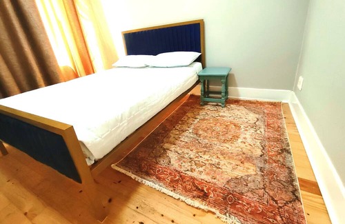 Port Elizabeth Central House | Located at the doorstep of the harbour with a seaview