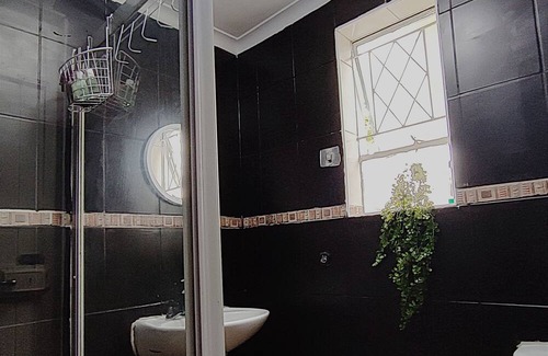 Port Elizabeth Central House | Located at the doorstep of the harbour with a seaview