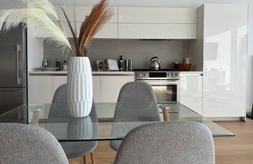 Rossmoyne Apartment | Ultra Lux Downtown LA: Elegant 2-Bed Sky
