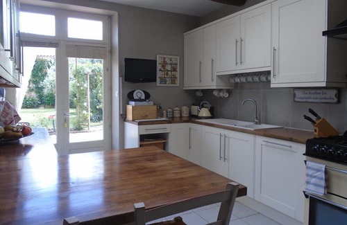 Saint-Valerien House | Holiday Home 'Maison Le Rousset' with Private Terrace, Private Garden and Wi-Fi