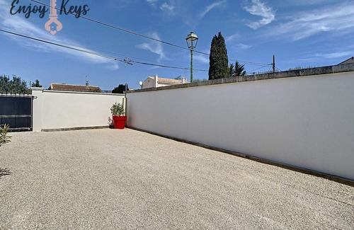 Mallemort Villa | Villa 'Magnifique Provençale' with Private Pool, Private Terrace and Wi-Fi