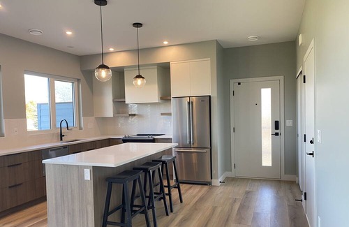 Vernon House | Middleton Main floor suite on Park