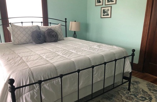 Dry Ridge House | FLAT RATE! Historic Beauty only 5 miles from Ark