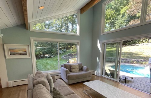 Westport House | Pool heaven 5 minutes away from the beach! Bring the whole family: pet friendly!