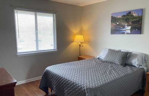 Peoria Condo | 2 bedroom condo in secure building with pool.