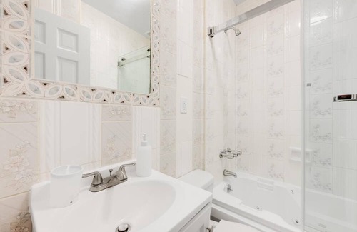 Borough Park House | City Living Redefined: Contemporary Charm in Brooklyn