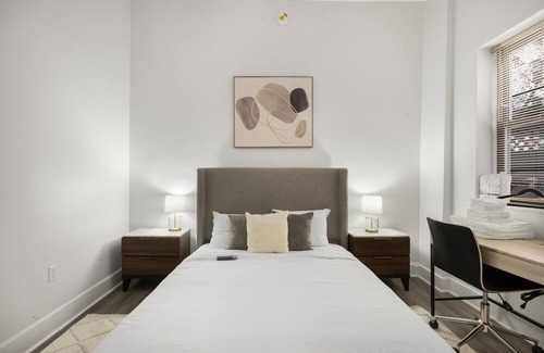 Brooklyn House | Sleek & Stylish Apartment in Trendy Brooklyn