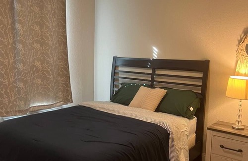 Weston House | 2bed 2ba Peaceful & Quiet family-friendly whole house