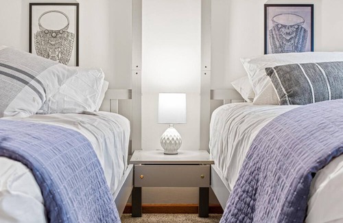 Blaine House | Blaine Oasis: Close to TPC-Sports Ctr, Outdoor Grill & Fire Pit, Family Friendly