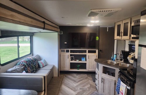 Burnet House | Cozy RV just outside of town