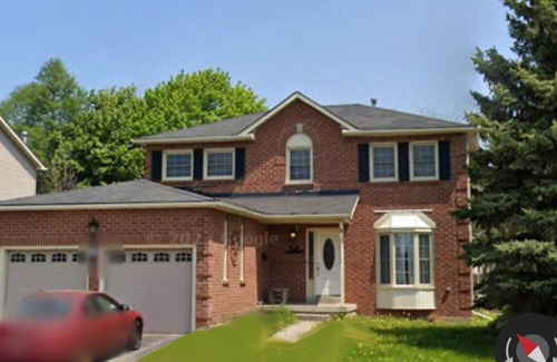 Barrie House | Cozy Home away from home! Spacious 3 bedrooms, 2 1/2 bath house.