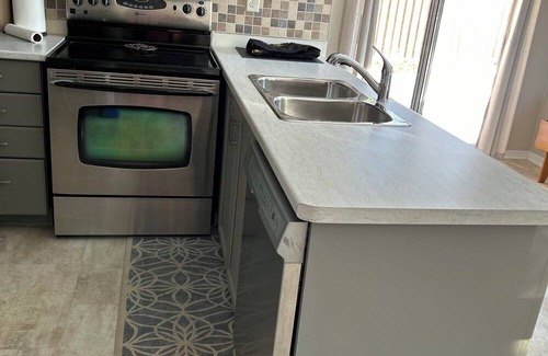 Barrie House | Cozy Home away from home! Spacious 3 bedrooms, 2 1/2 bath house.