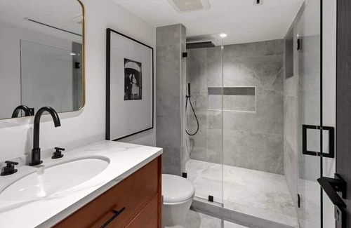 Adams Hill House | Spacious 5B/7B Home In The Heart Of Los Feliz