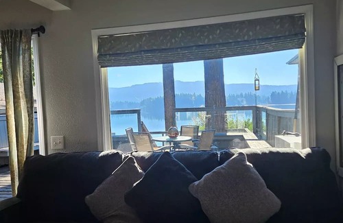 Yelm House | Lake Lawrence Cozy Cabin Getaway!
