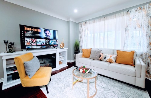 Hamilton House | Large Cottage, 5BR, Hot Tub, BBQ