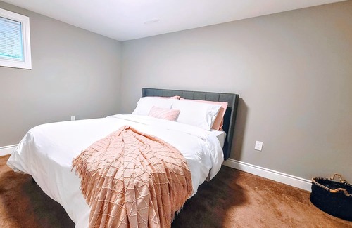 Hamilton House | Large Cottage, 5BR, Hot Tub, BBQ