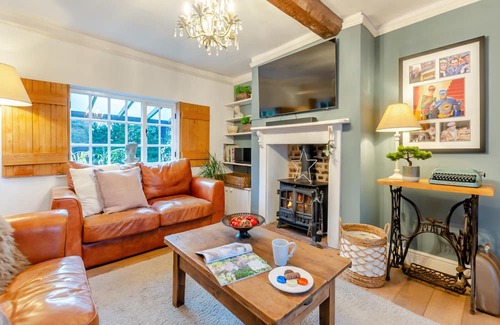 Leicester Cottage | A stunning 16th Century Cottage surrounded by a beautiful landscaped garden in the fabulous rural Le