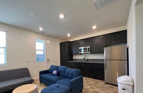 Jurupa Valley House | Comfortable 1b1b/ private laundry and kitchen