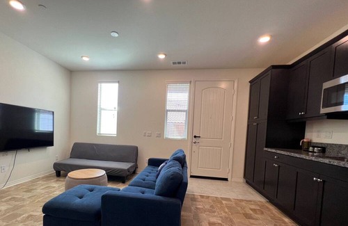 Jurupa Valley House | Comfortable 1b1b/ private laundry and kitchen