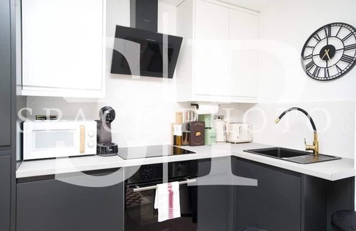 Uxbridge South Apartment | Enchanted Greenery: 3BR w/Lush Garden and Game Room