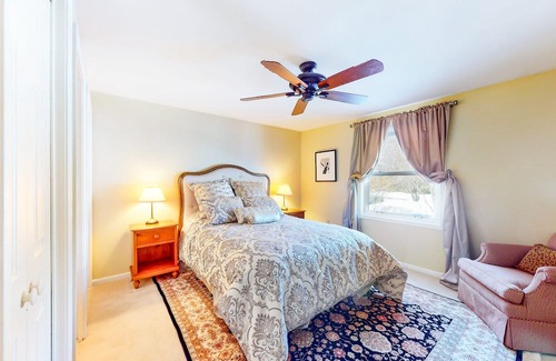 North Bridgton Condo | Luxurious condo on Long Lake, just steps away from large association beach!