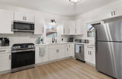 South Wedge House | Modern 4 BR/2 Bath House near University of Rochester