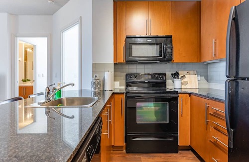 Downtown Mississauga Condo | Luxurious 2 Bedroom Condo