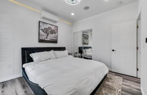 Huntington Beach Villa | Entire of Two detached Villa