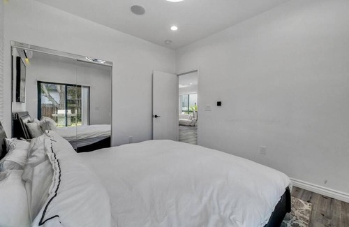 Huntington Beach Villa | Entire of Two detached Villa