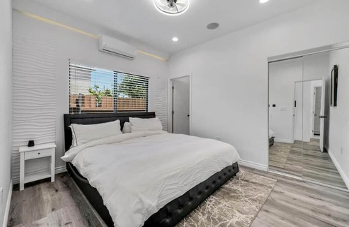 Huntington Beach Villa | Entire of Two detached Villa