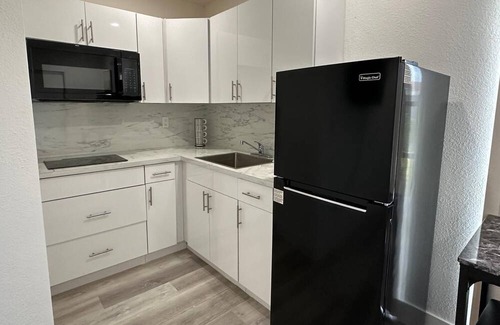 Tamiami Apartment | close to Kendall Hospital and FIU + private bathroom + entrance