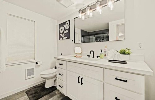Ashford Cabin | Rustic Rainier - Hot Tub, EV-2