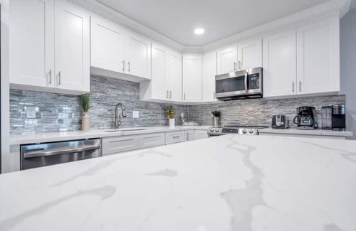 Metairie Apartment | Conveniently Located Contemporary Condos