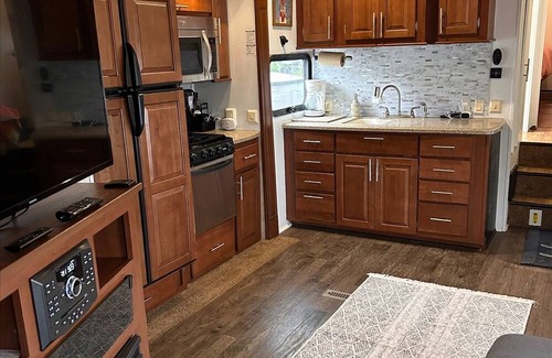 Rogers Bay RV Rental | Shrimp Queen Glamper 2 BR-5 beds-Topsail Beach NC