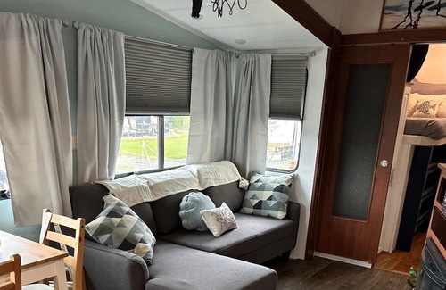 Rogers Bay RV Rental | Shrimp Queen Glamper 2 BR-5 beds-Topsail Beach NC