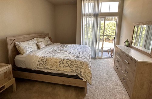 Airport Area Apartment | stunning 2BD, 3BA oasis located city of Irvine. high ceilings