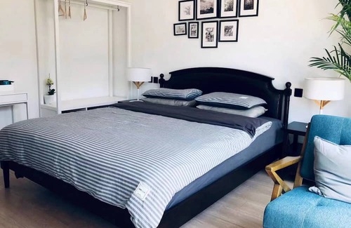 Huairou Bed & Breakfast | Flower Yard