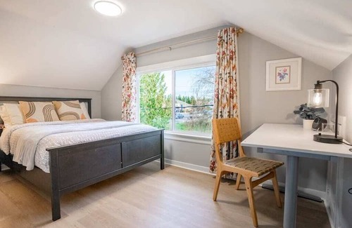 Monta Vista House | Pet-Friendly Family Home in South Tacoma/Lakewood
