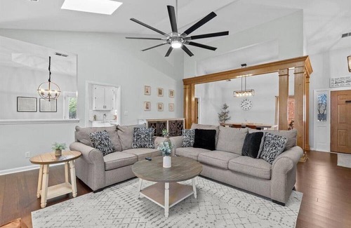 Charlotte House | 3 Bedroom Brick Ranch in Charlotte!