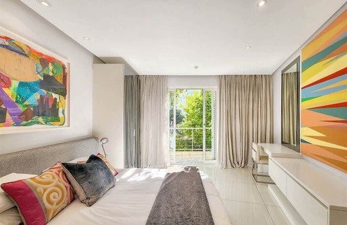 Victoria and Alfred Waterfront Apartment | This renovated waterfront apartment is a fantastic place to live