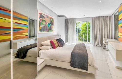 Victoria and Alfred Waterfront Apartment | This renovated waterfront apartment is a fantastic place to live