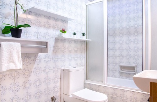 Alsancak Apartment | Gorgeous Flat with Balcony in Izmir Konak