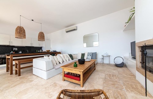 Gumusluk Villa | Huge Luxury Villa With Pool Near Beach in Bodrum