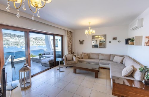 Gundogan Apartment | Chic Flat w Balcony 2 min to Beach in Bodrum