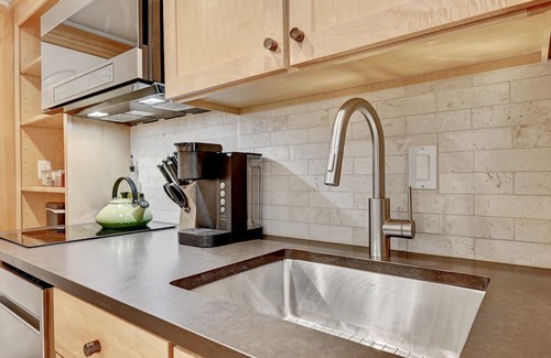 Kerr Gulch Apartment | Luxury Mountain Retreat near the lake & downtown!