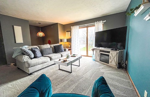 Omaha House | New 3 bd 2 bath Hot tub