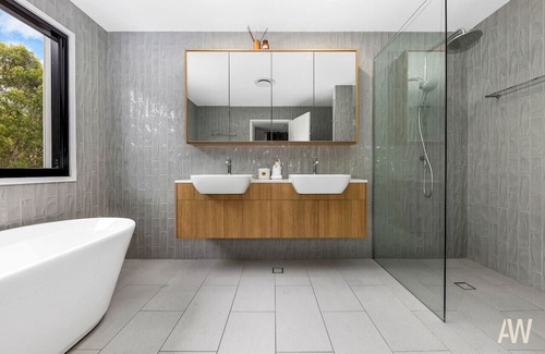 Birtinya House | 4 Bedroom Luxury Townhouse