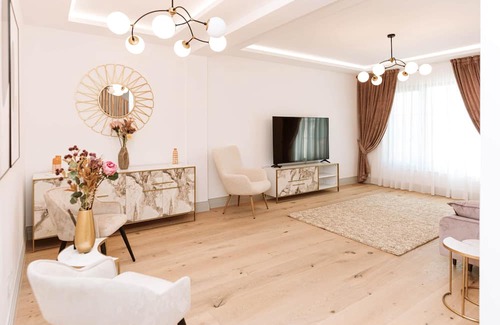 Iasi House | Luxurious Oasis: Boutique Villa in Copou, Iași