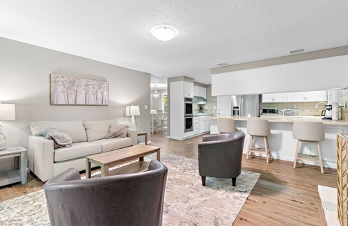 Medford House | Updated Medford Home Close to Asante Medical Center, golf courses, wineries