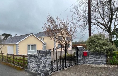 Aherlow Apartment | Cosy home in a beautiful valley